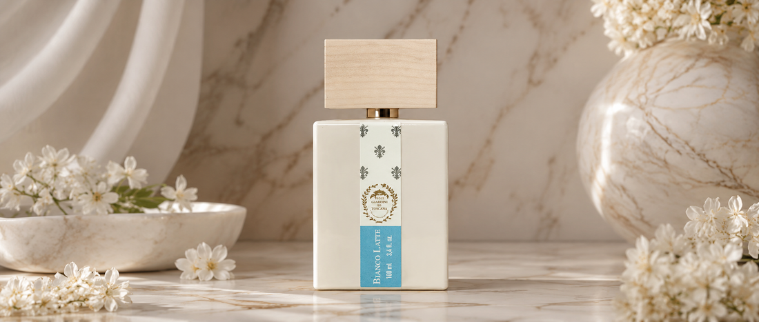 Flakon perfum Giardini Di Toscana Bianco Latte na luksusowym tle.