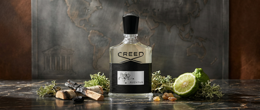 Flakon perfum Creed Aventus na luksusowym tle.